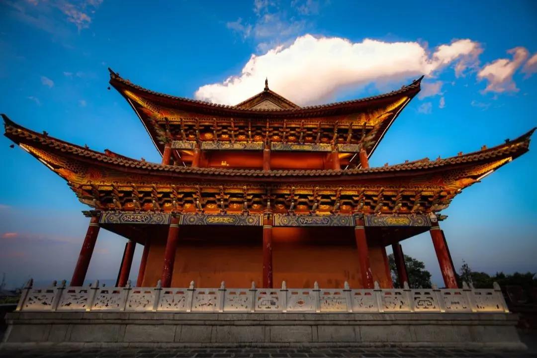 在大理城墻上逛古風(fēng)集市是一種什么體驗(yàn)？