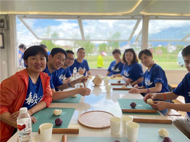 大理非遺扎染鮮花餅花漾時光體驗團(tuán)建之旅 大理非遺扎染鮮花餅花漾時光體驗團(tuán)建之旅