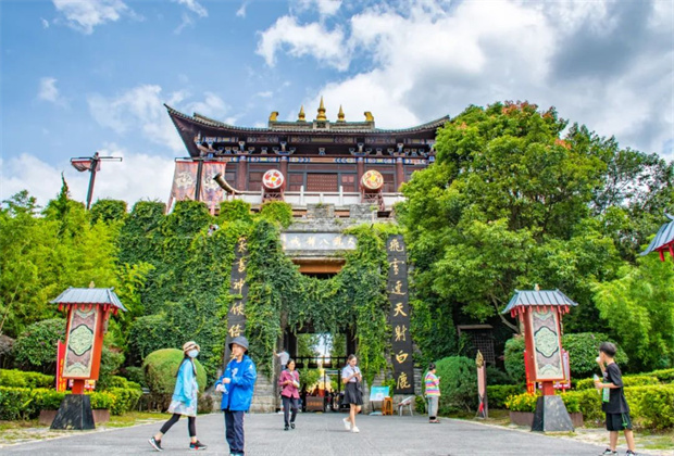 大理旅游特輯 | 閑逛天龍八部影視城，武俠世界能否勾起青春回憶？